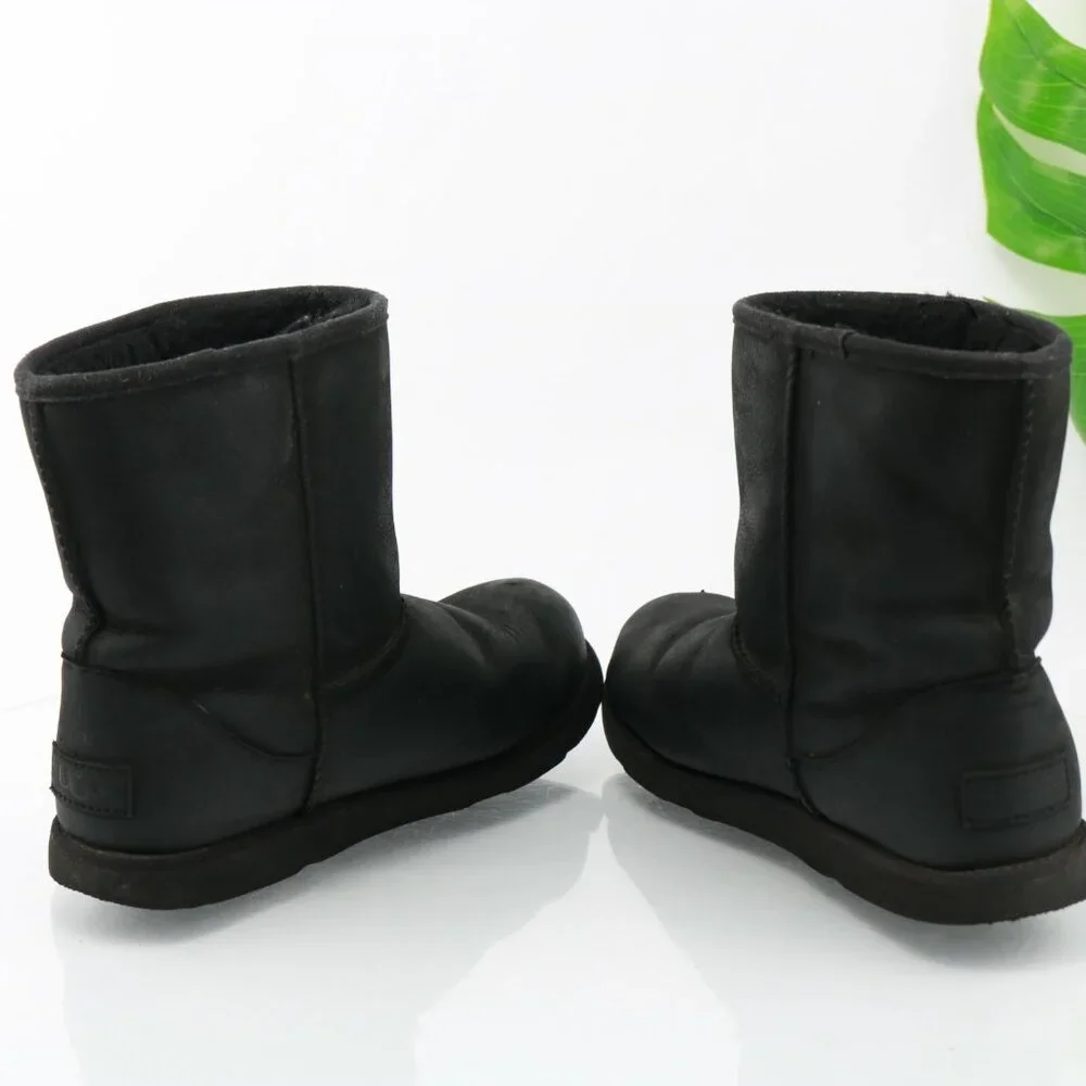 UGG‎ Womens Classic Short II Boot Size 7 Black Suede Sherpa Shearling Pull On